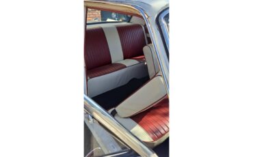 Ford-Fairlane-1963-Cream-white-Red-and-cream-white-4