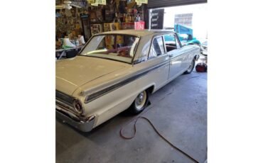 Ford-Fairlane-1963-Cream-white-Red-and-cream-white-5