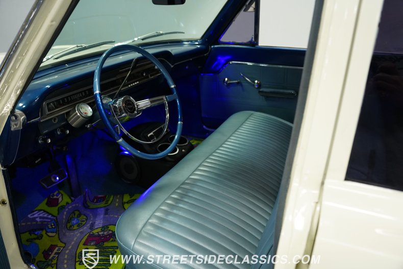 Ford-Fairlane-1965-WImbledon-White-Gray-3