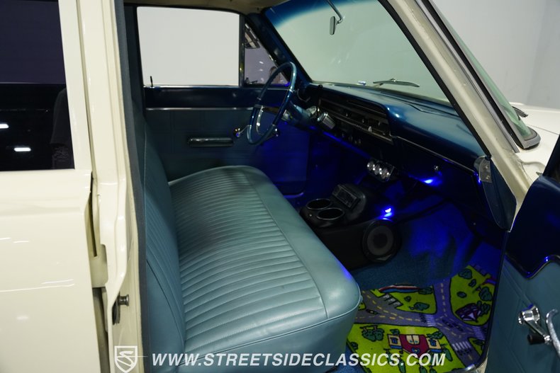 Ford-Fairlane-1965-WImbledon-White-Gray-47