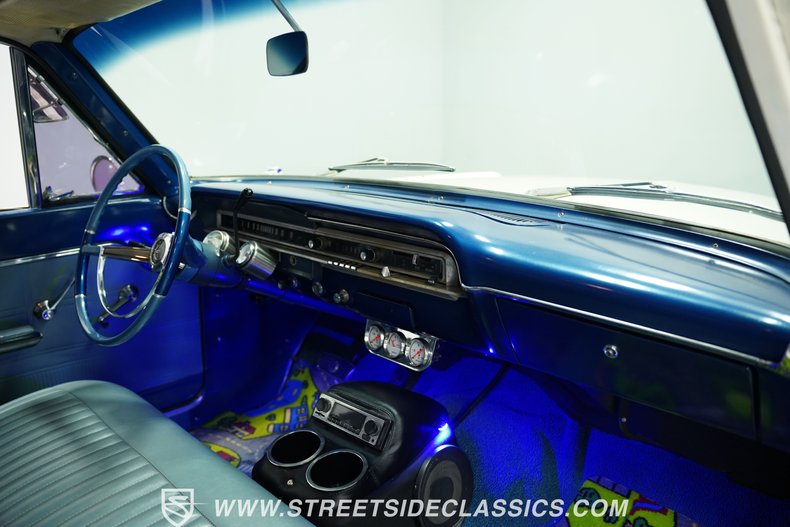 Ford-Fairlane-1965-WImbledon-White-Gray-48