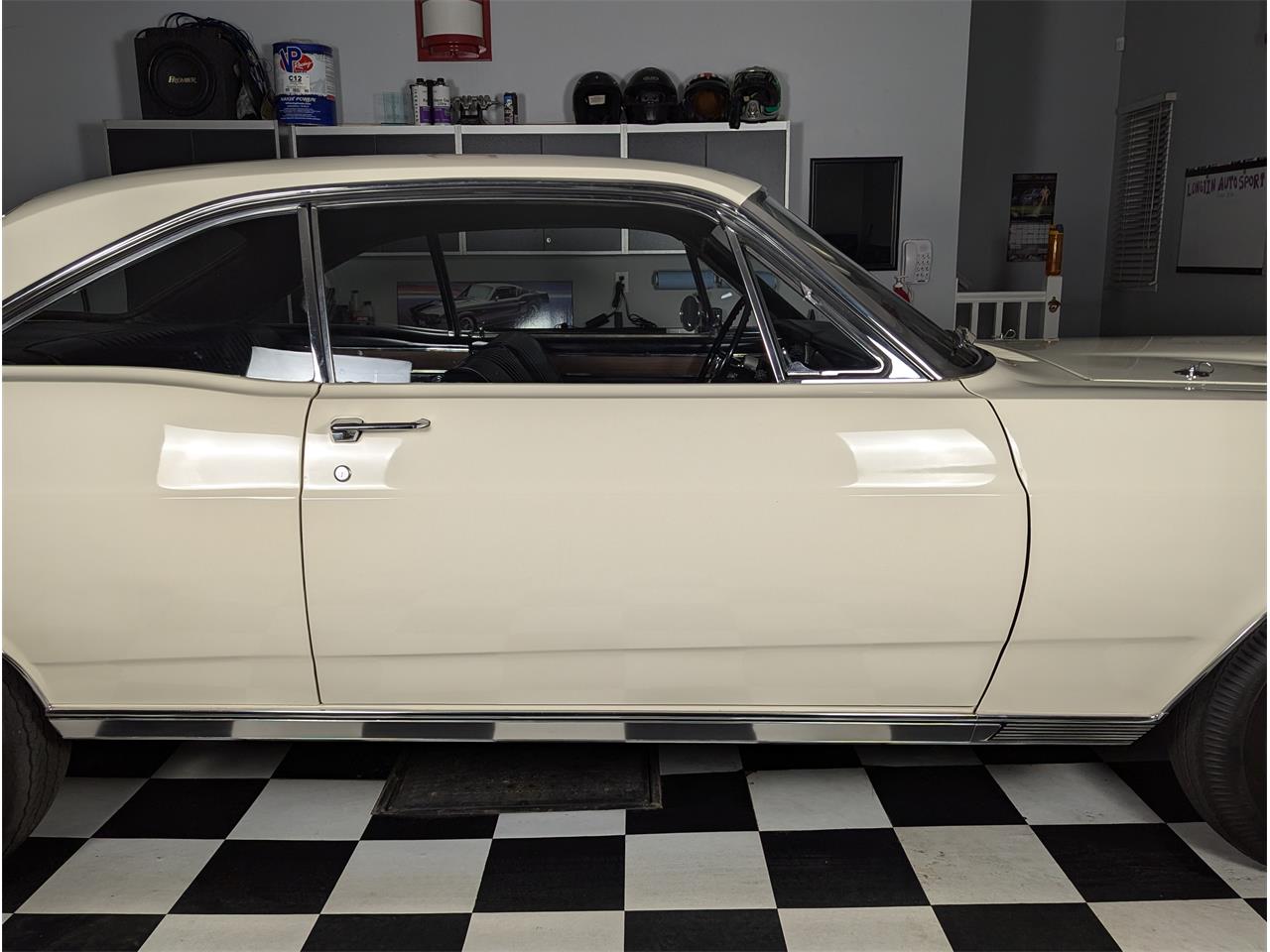 Ford-Fairlane-1966-Wimbledon-White-Black-32