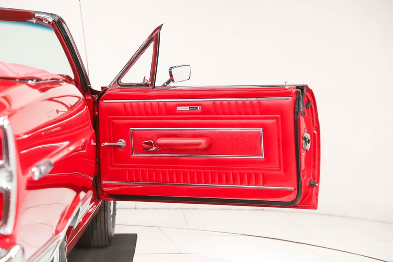 Ford-Fairlane-1967-Candy-Apple-Red-Red-37