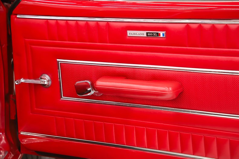 Ford-Fairlane-1967-Candy-Apple-Red-Red-38