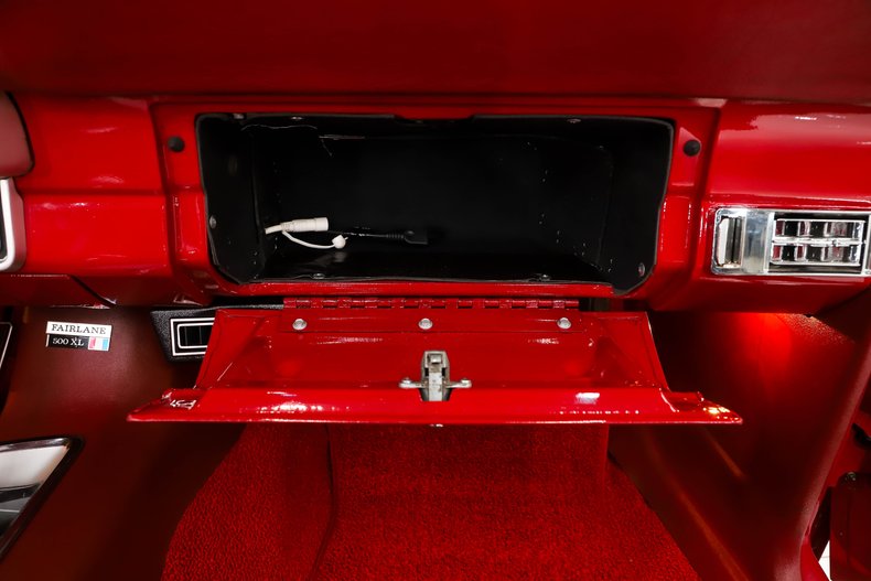 Ford-Fairlane-1967-Candy-Apple-Red-Red-41