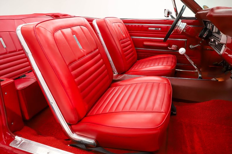 Ford-Fairlane-1967-Candy-Apple-Red-Red-43