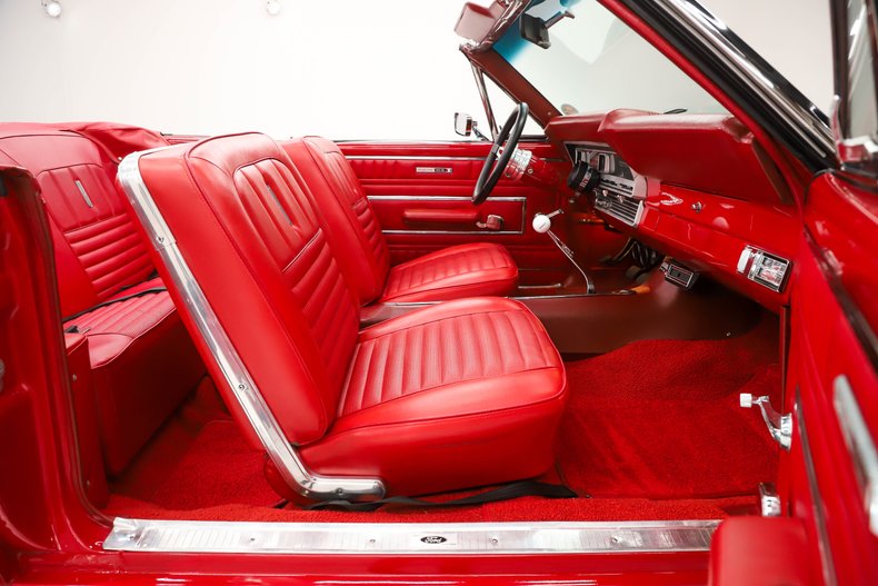 Ford-Fairlane-1967-Candy-Apple-Red-Red-46