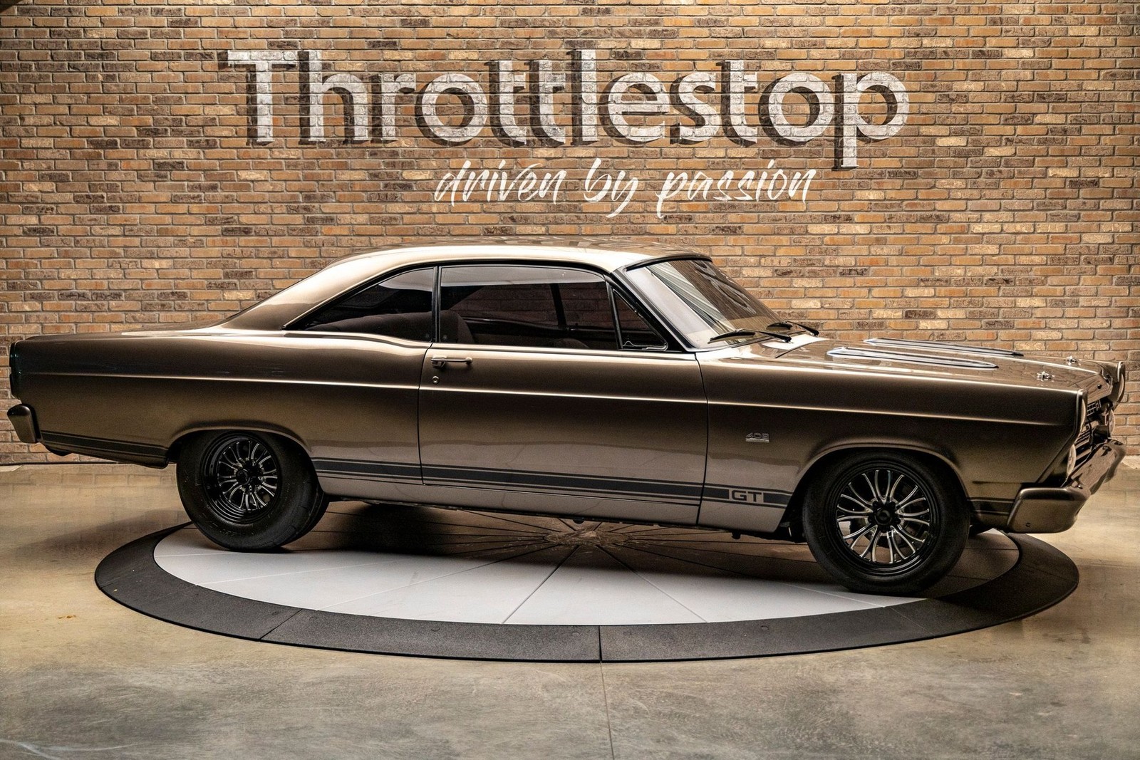 Ford-Fairlane-1967-Coupe-2