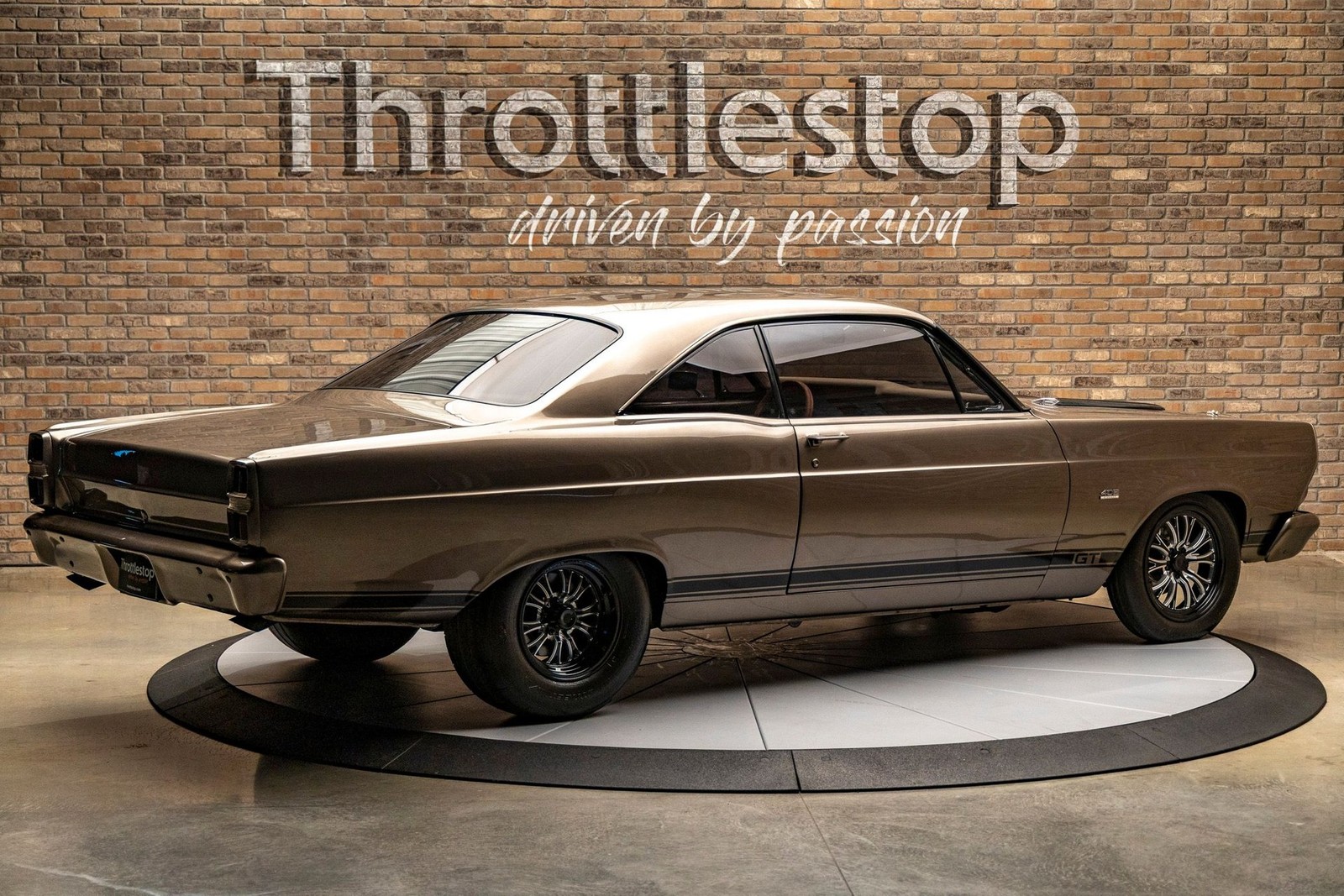 Ford-Fairlane-1967-Coupe-3
