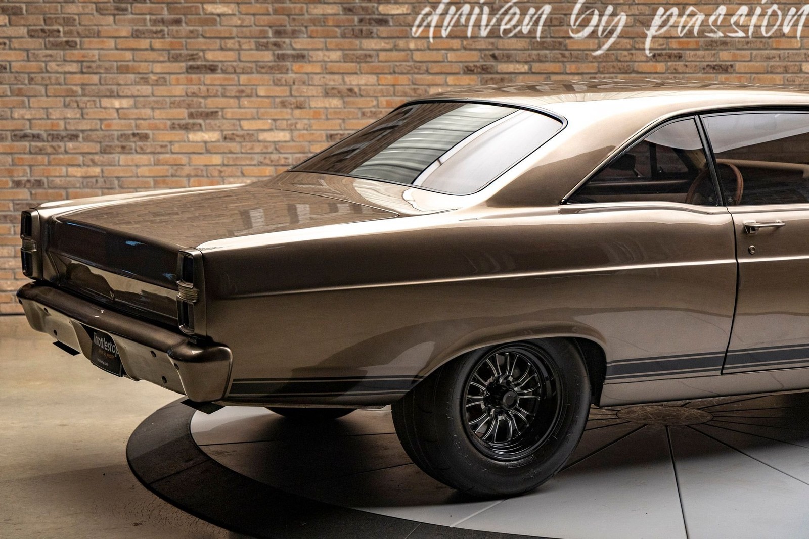 Ford-Fairlane-1967-Coupe-8