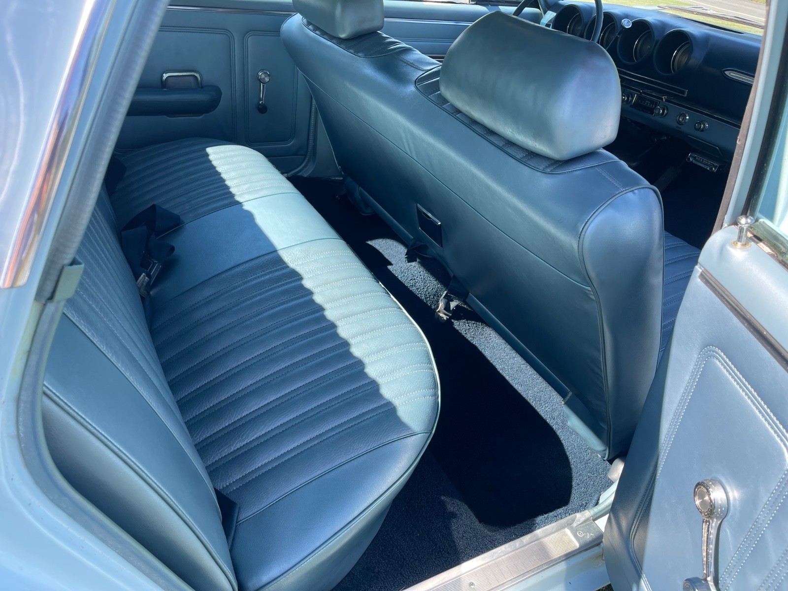 Ford-Fairlane-1969-SDN-11