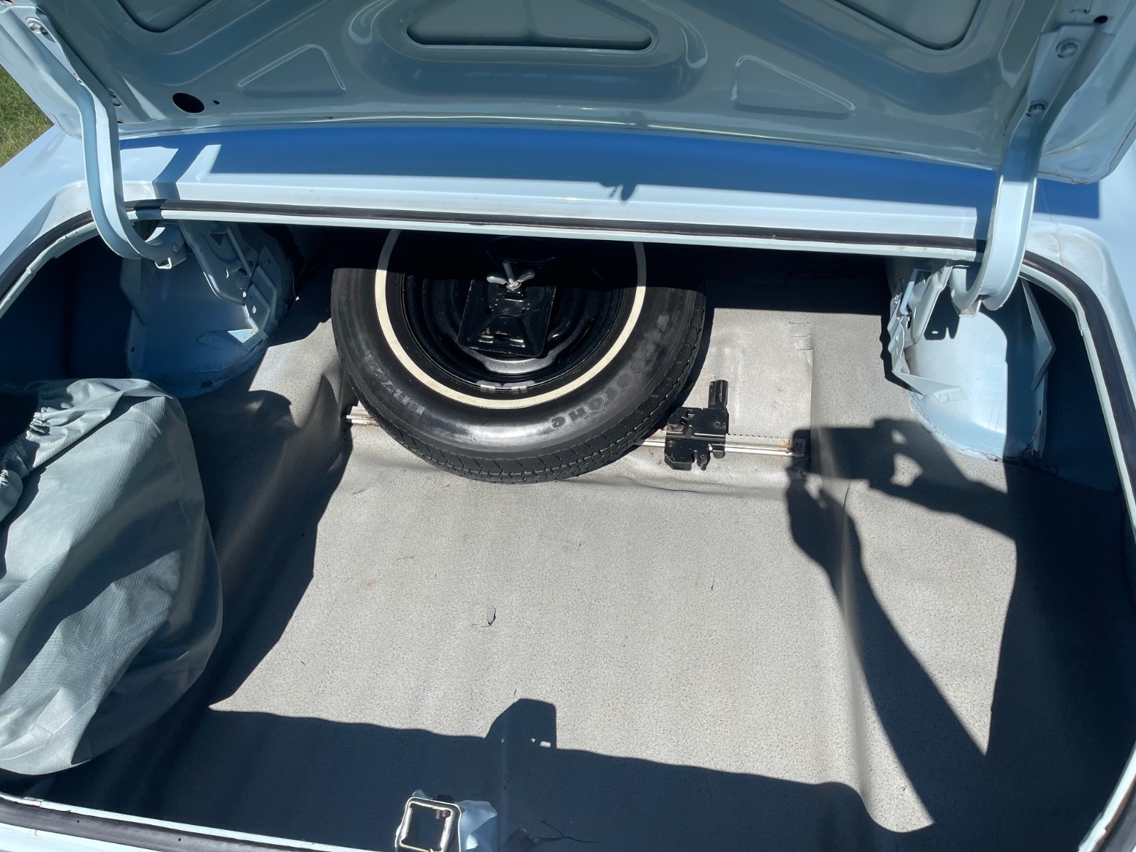 Ford-Fairlane-1969-SDN-13