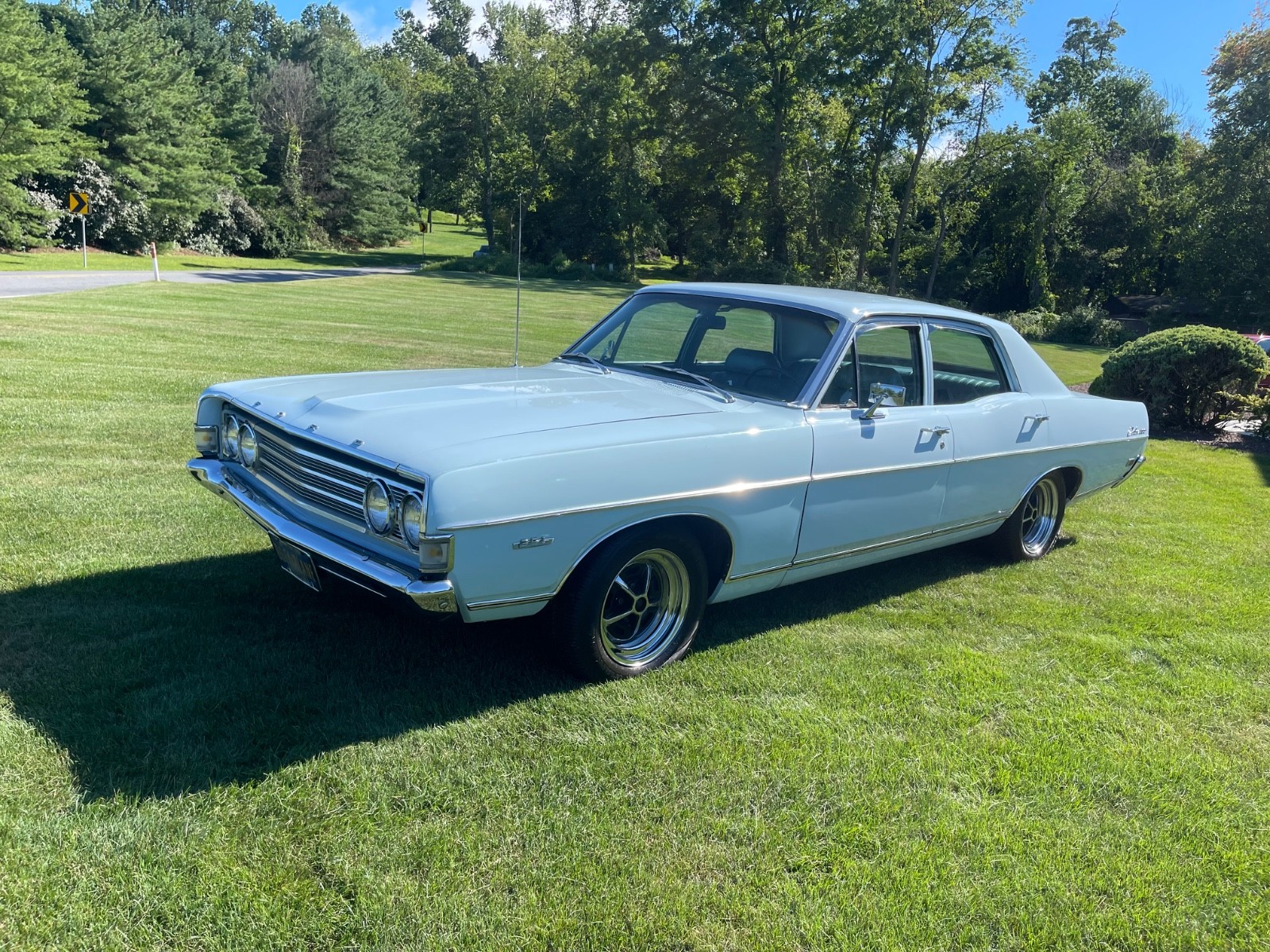 Ford-Fairlane-1969-SDN-2