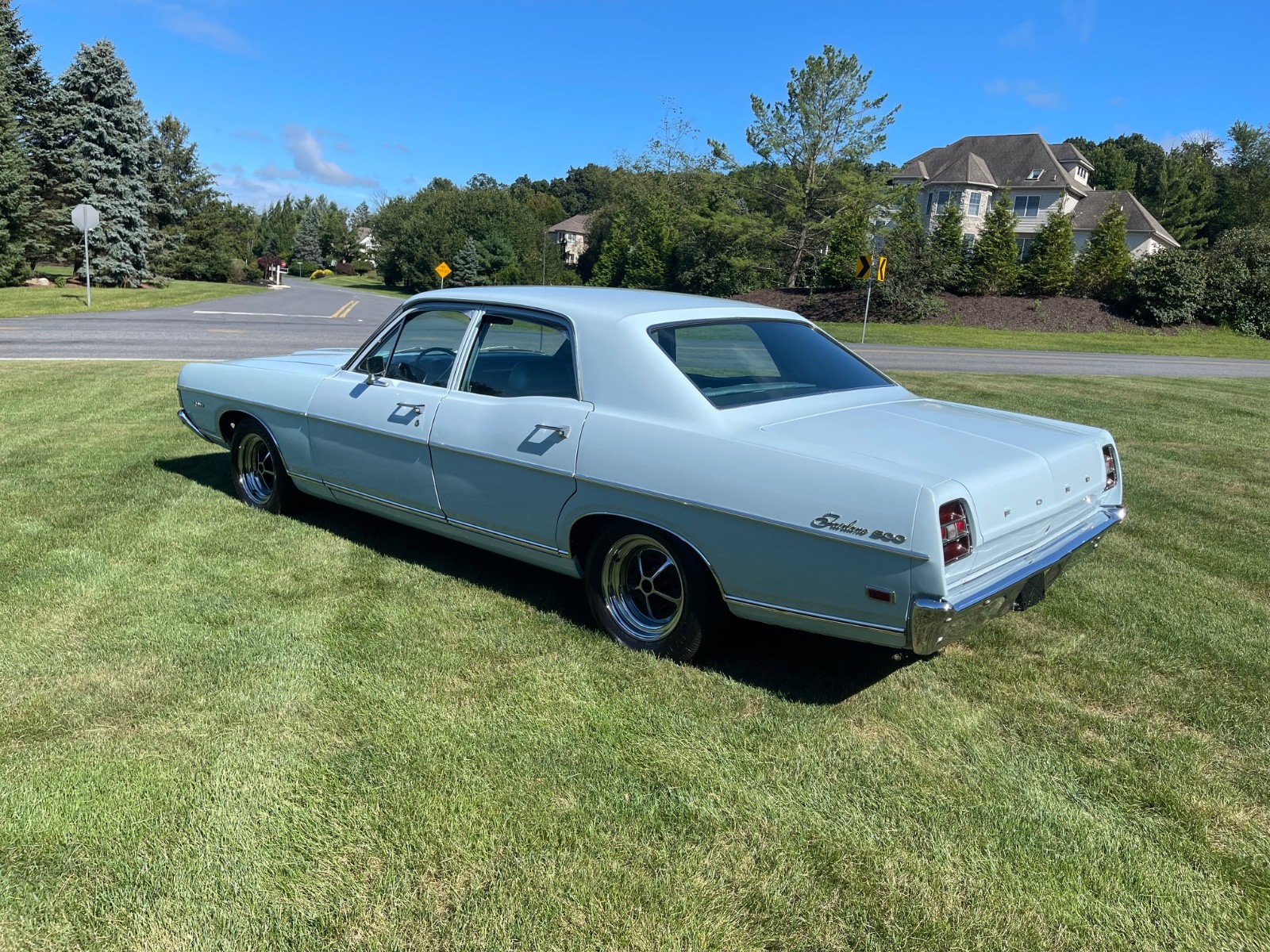 Ford-Fairlane-1969-SDN-4