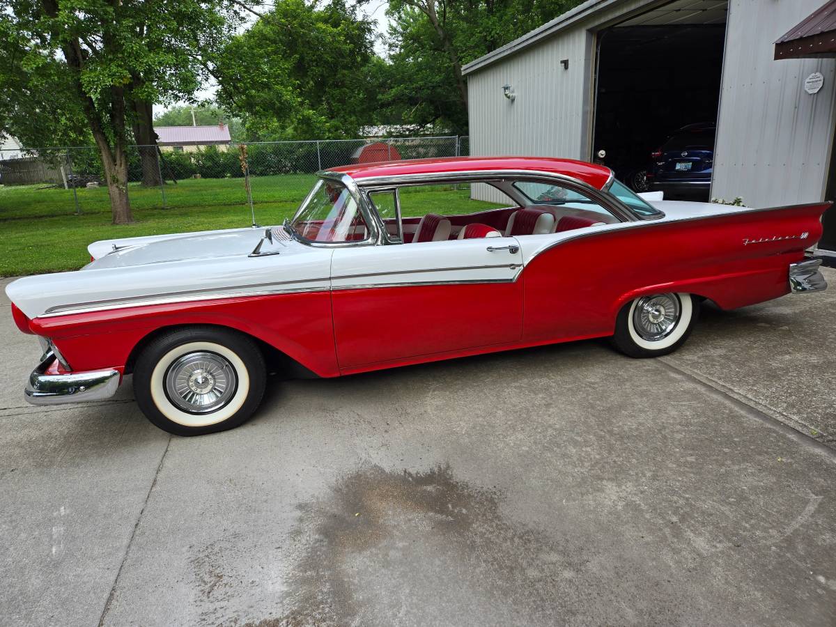 Ford-Fairlane-500-1957-red-1