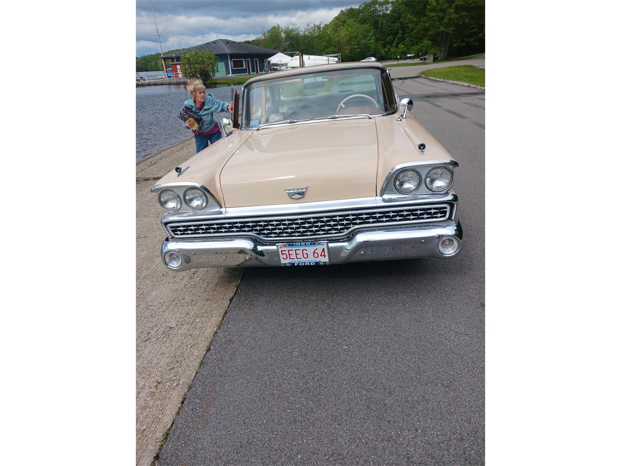 Ford-Fairlane-500-1959-Tan-Tanburgandy-1