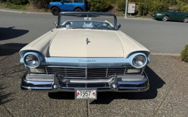 Ford-Fairlane-500-skyliner-1957-Blue-Blue