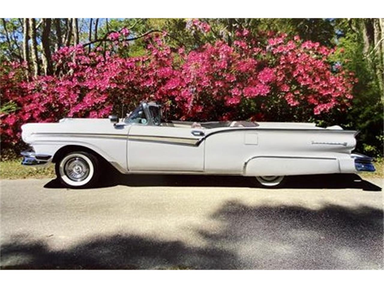 Ford-Fairlane-500-skyliner-1957-White-White-2