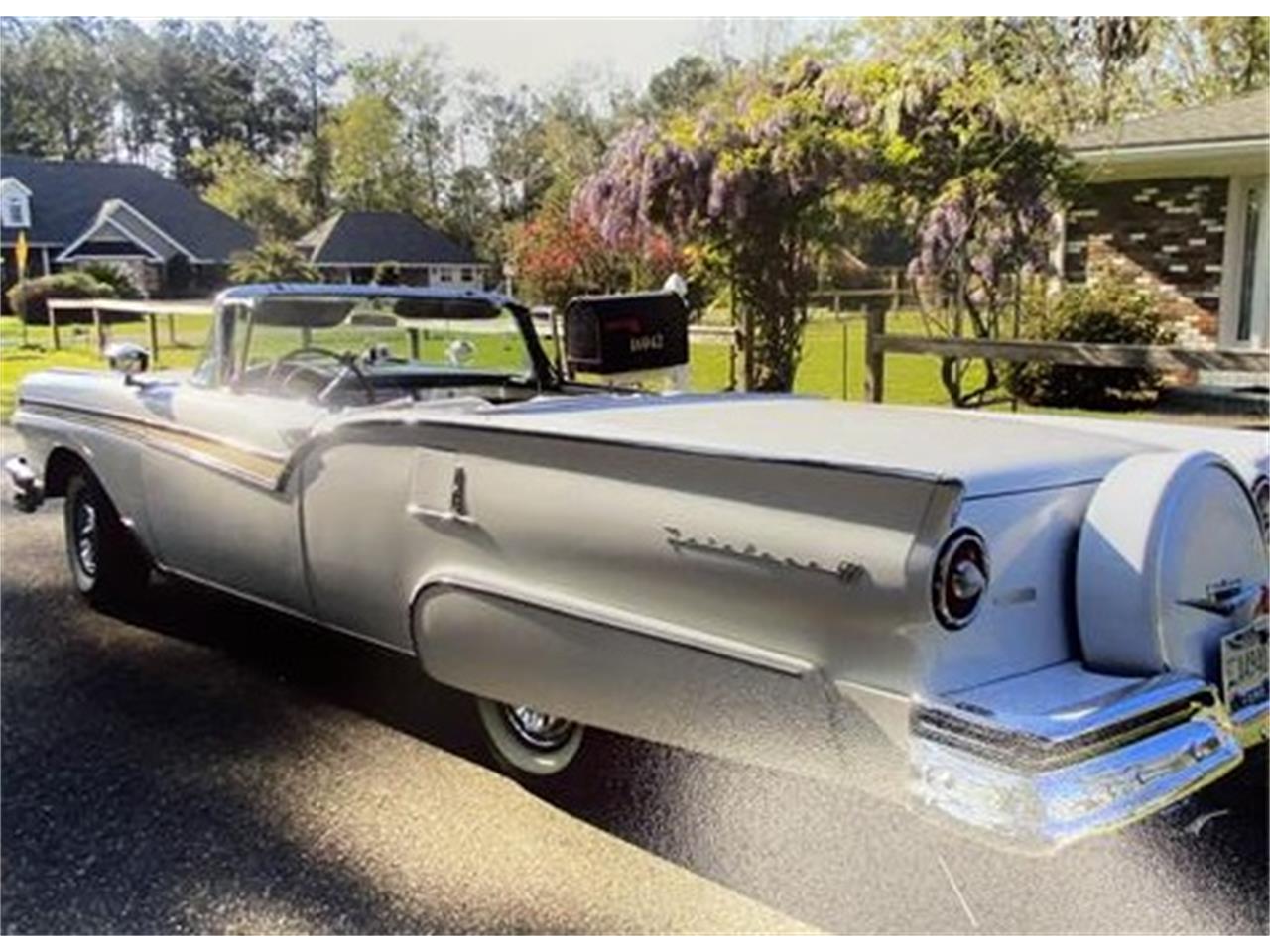 Ford-Fairlane-500-skyliner-1957-White-White-3