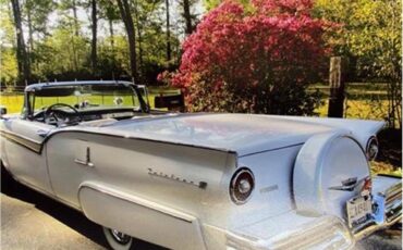 Ford-Fairlane-500-skyliner-1957-White-White-4