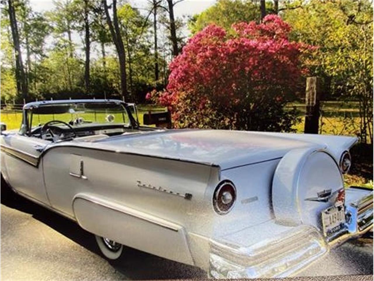 Ford-Fairlane-500-skyliner-1957-White-White-4