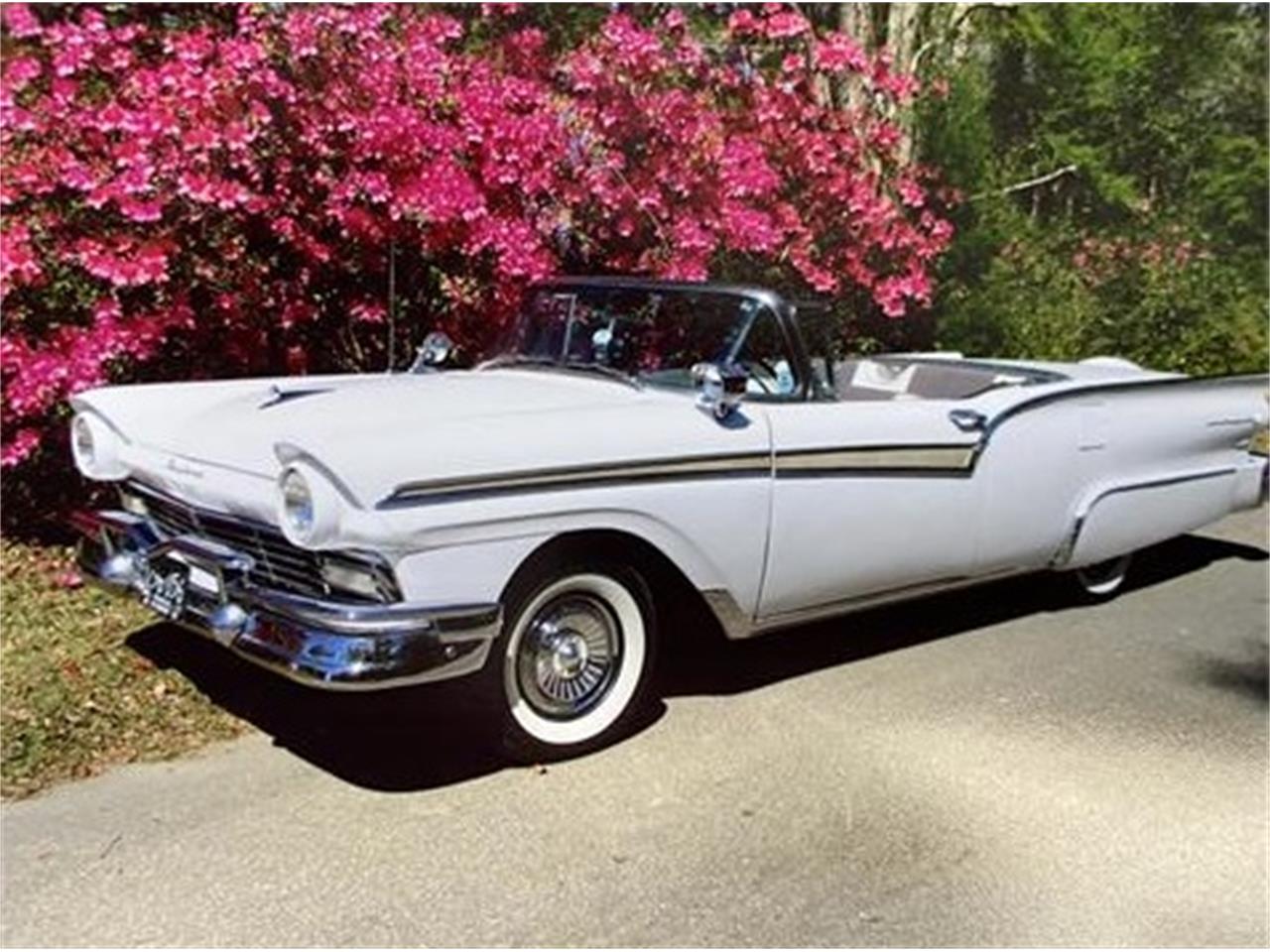 Ford-Fairlane-500-skyliner-1957-White-White