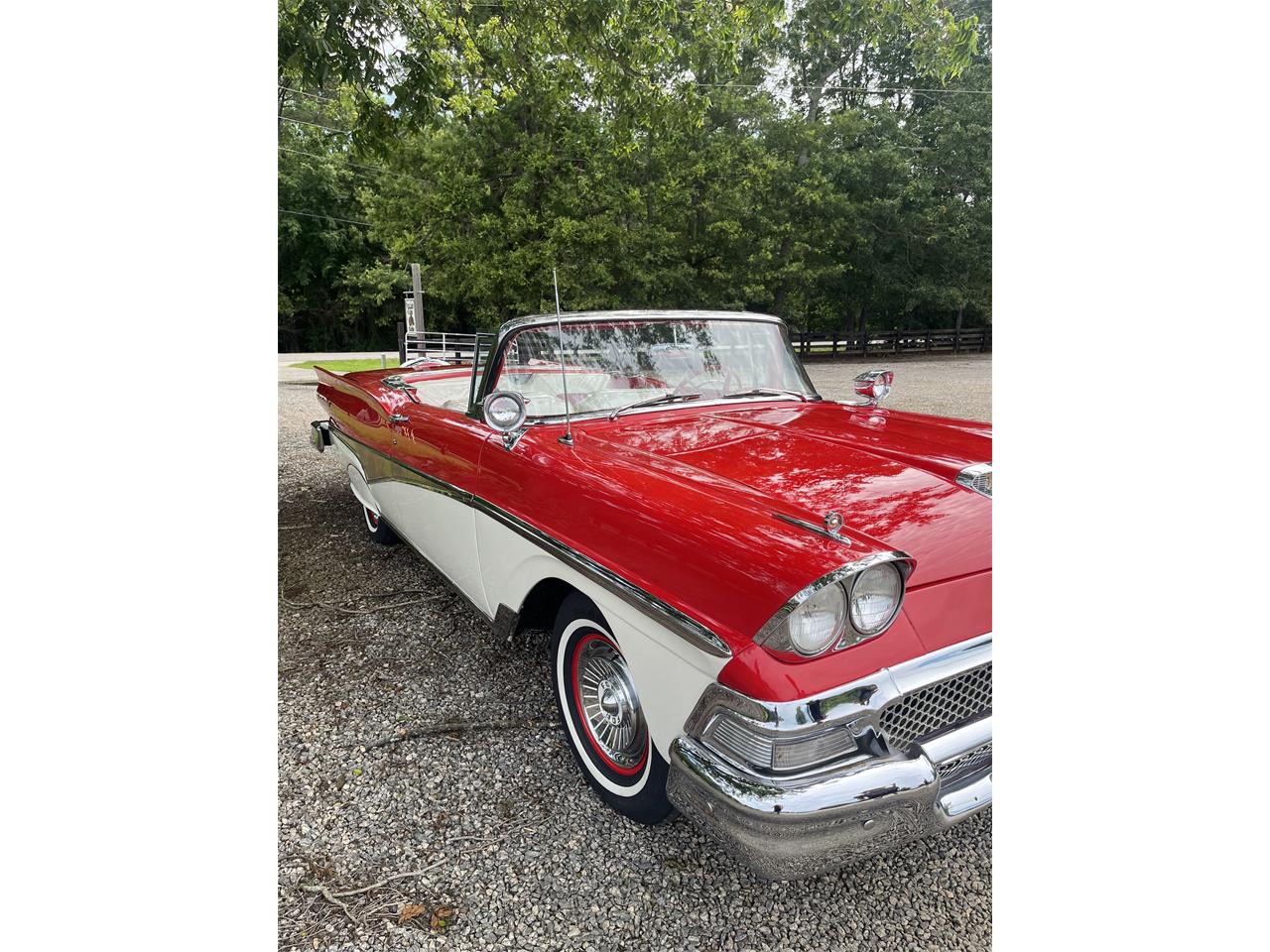 Ford-Fairlane-500-skyliner-1958-RedWhite-RedWhite-10