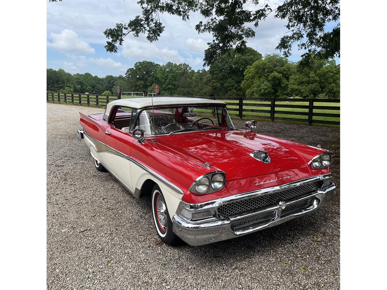 Ford-Fairlane-500-skyliner-1958-RedWhite-RedWhite-18