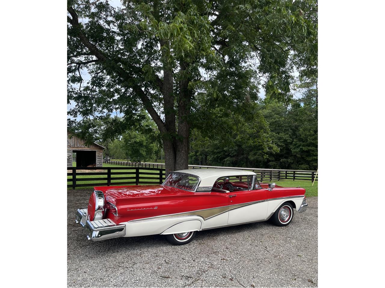 Ford-Fairlane-500-skyliner-1958-RedWhite-RedWhite-29