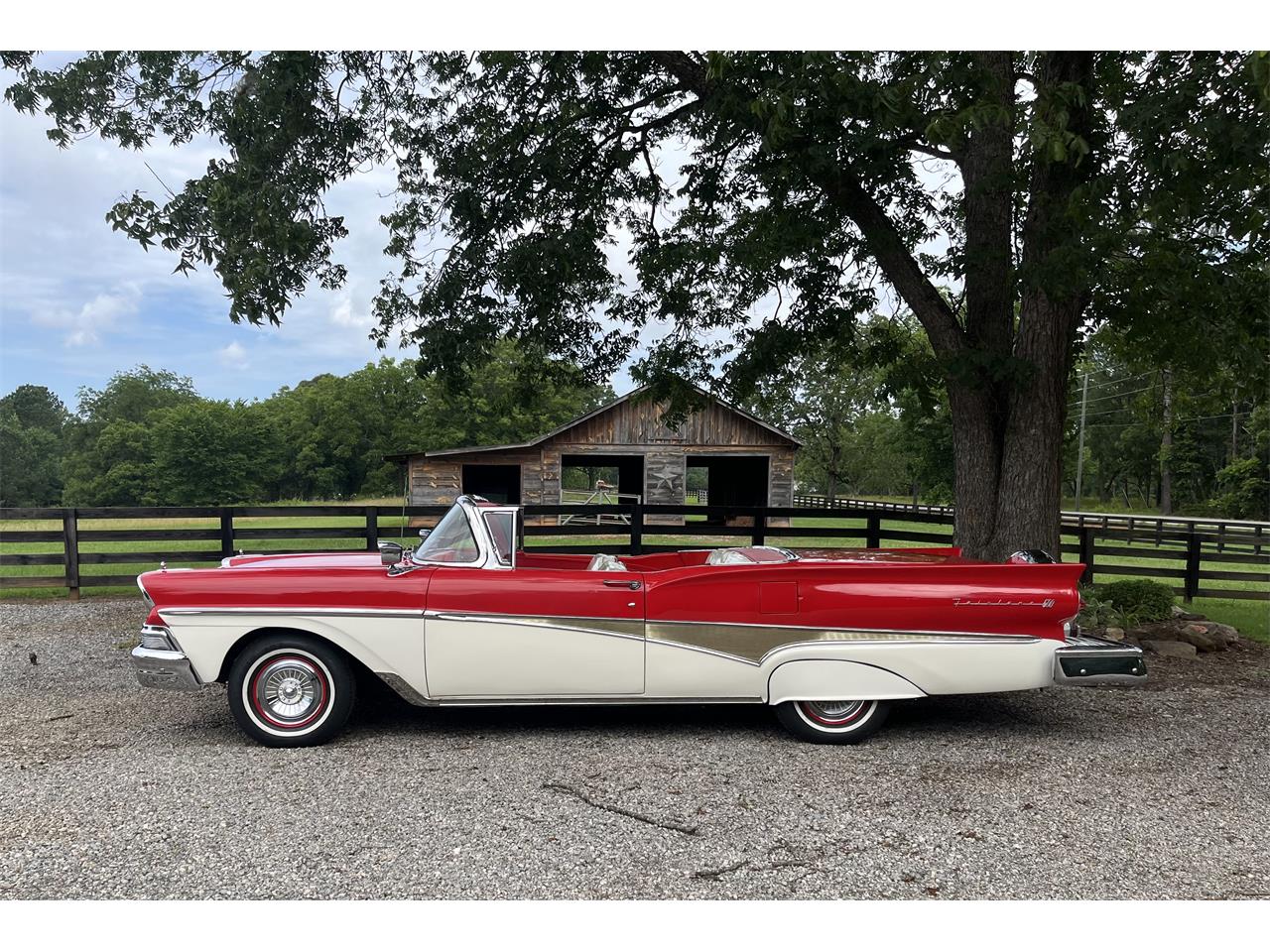 Ford-Fairlane-500-skyliner-1958-RedWhite-RedWhite-3