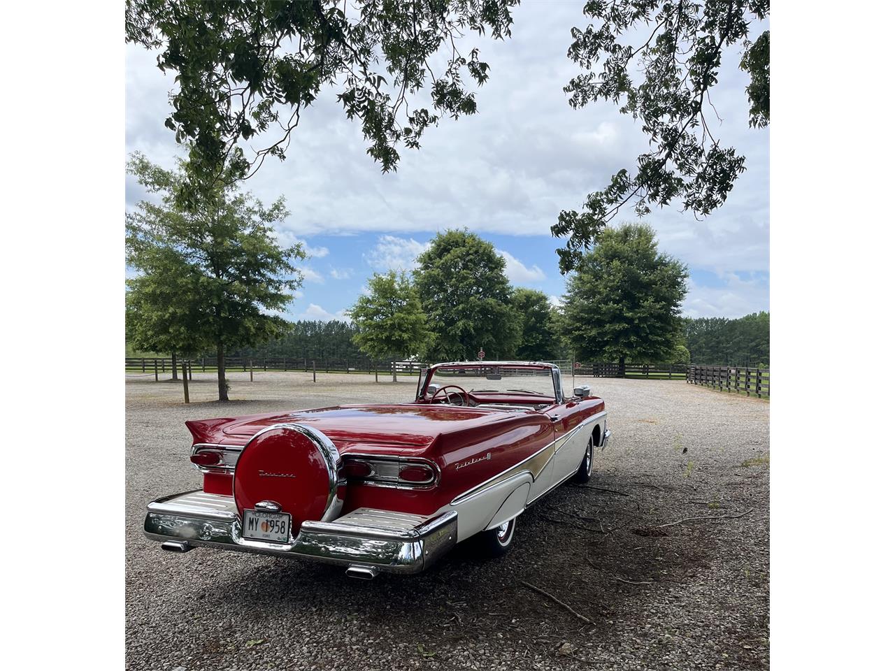 Ford-Fairlane-500-skyliner-1958-RedWhite-RedWhite-9