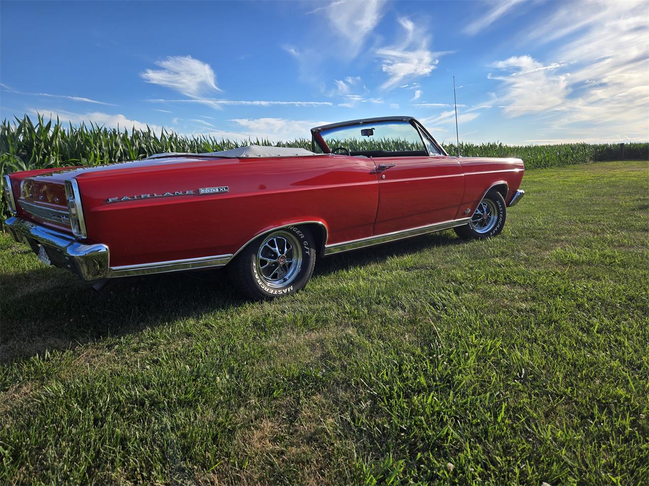 Ford-Fairlane-500-xl-1966-Red-White-1
