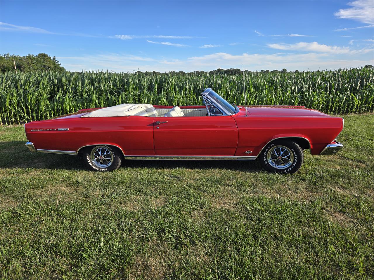Ford-Fairlane-500-xl-1966-Red-White-17