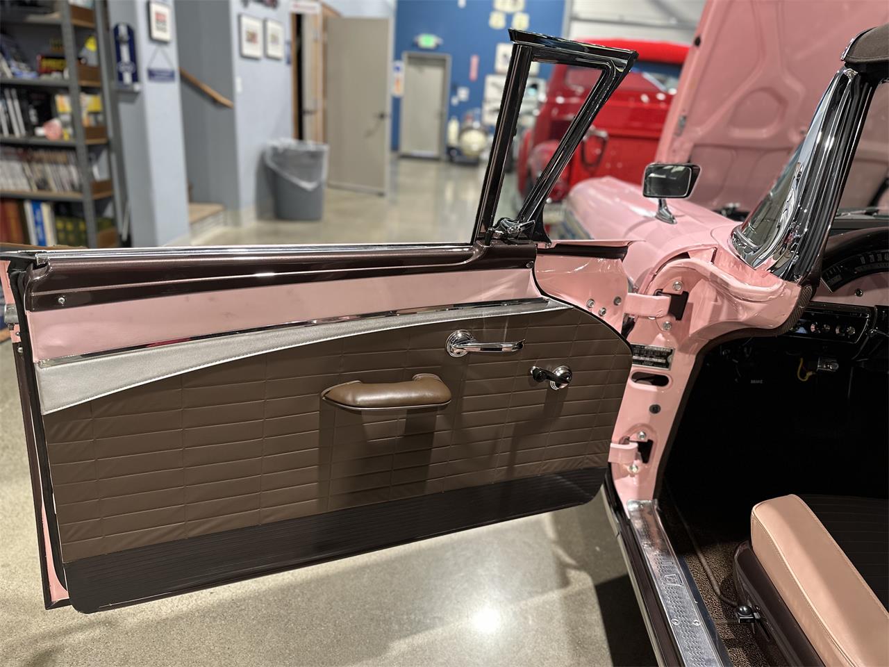 Ford-Fairlane-sunliner-1957-BrownPink-BrownPink-9