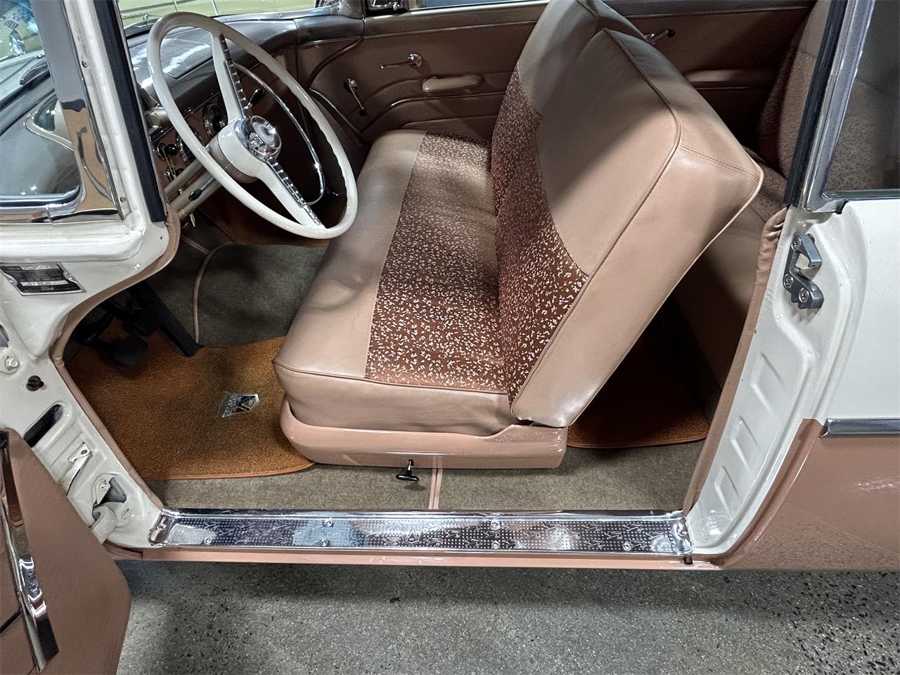 Ford-Fairlane-victoria-1955-CopperWhite-Bucksin-19
