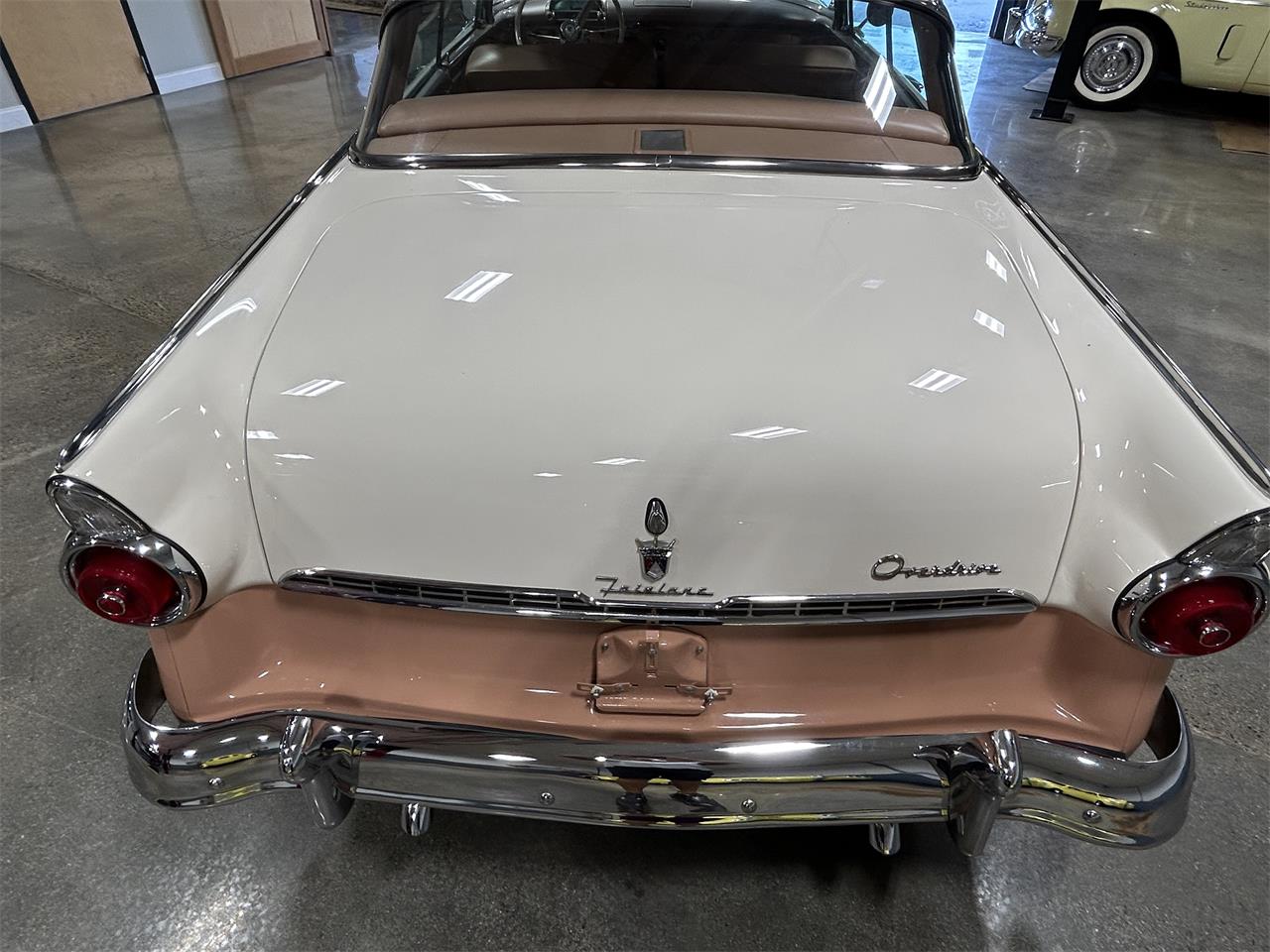 Ford-Fairlane-victoria-1955-CopperWhite-Bucksin-22