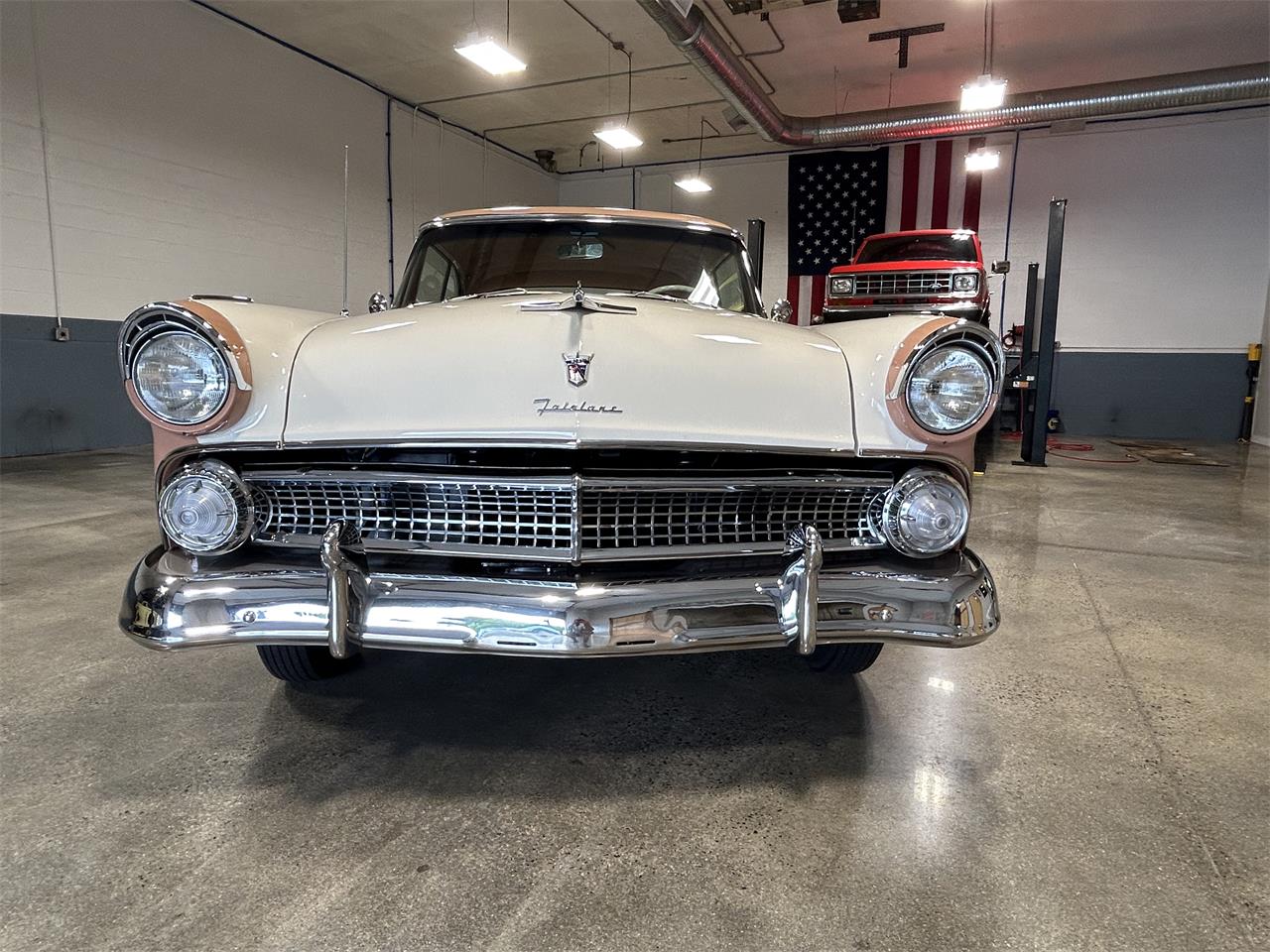 Ford-Fairlane-victoria-1955-CopperWhite-Bucksin-28