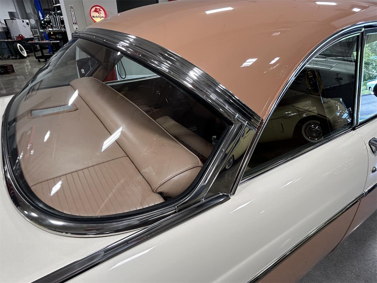 Ford-Fairlane-victoria-1955-CopperWhite-Bucksin-33
