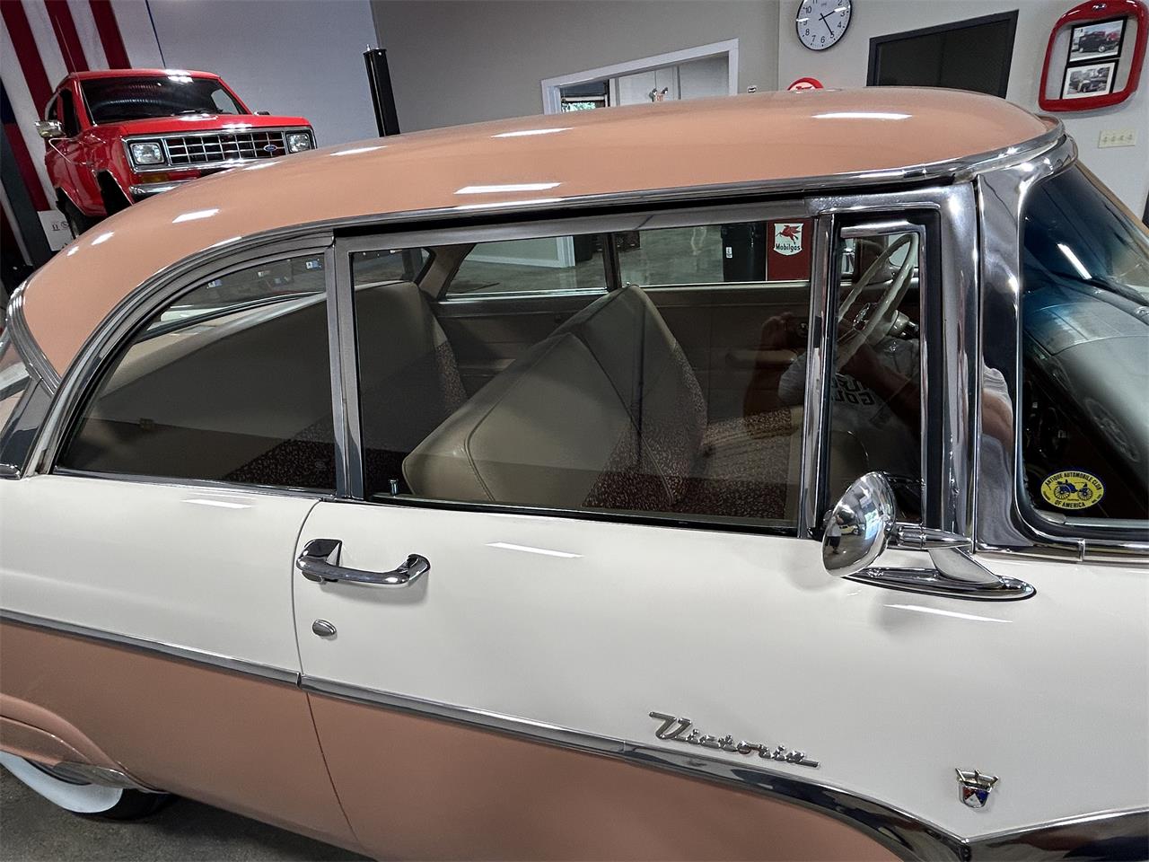 Ford-Fairlane-victoria-1955-CopperWhite-Bucksin-34