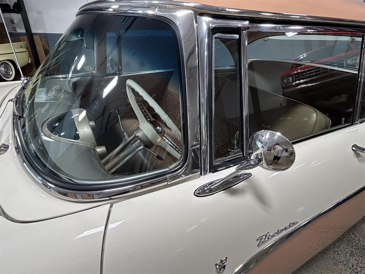 Ford-Fairlane-victoria-1955-CopperWhite-Bucksin-36