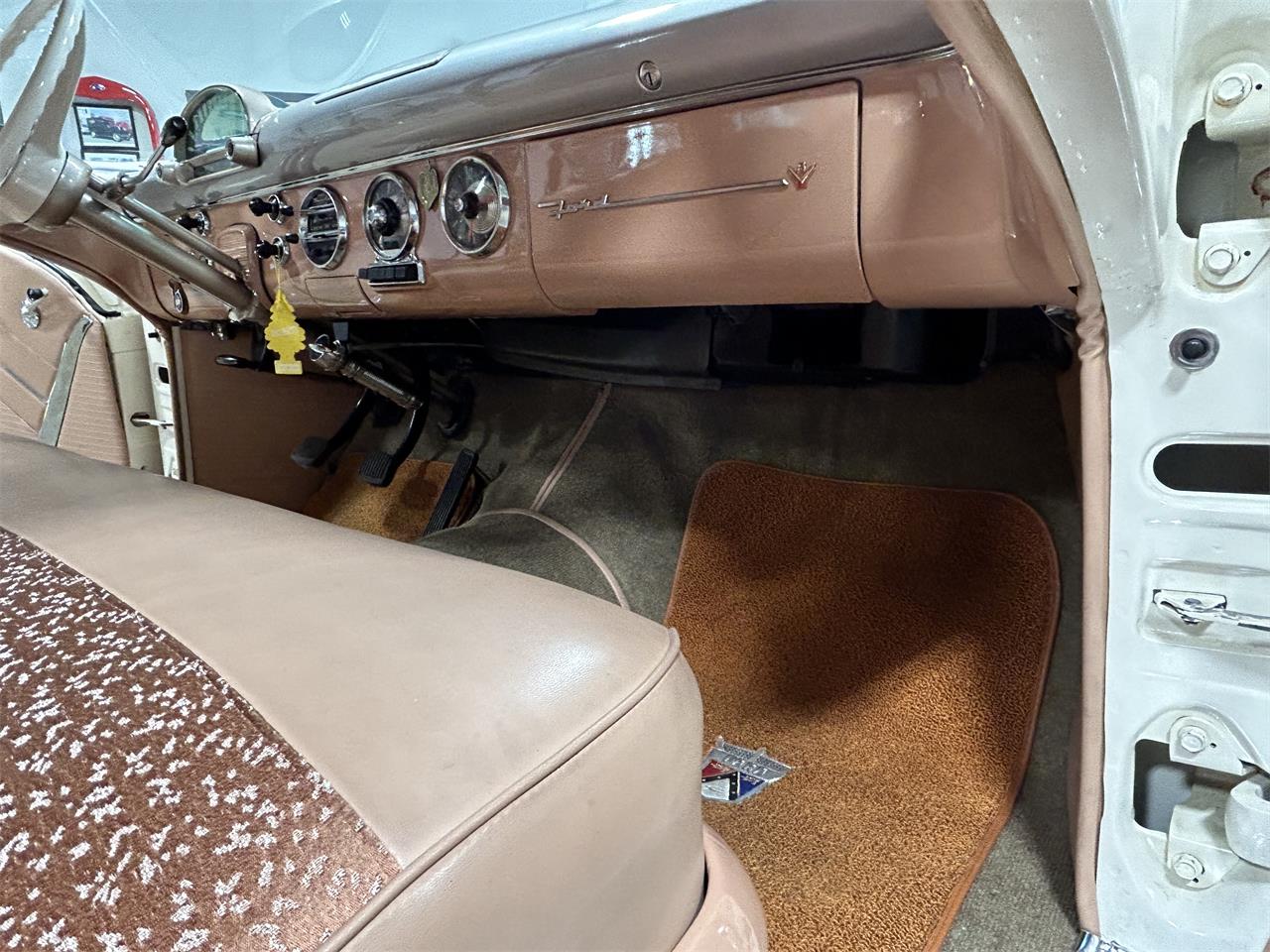Ford-Fairlane-victoria-1955-CopperWhite-Bucksin-38