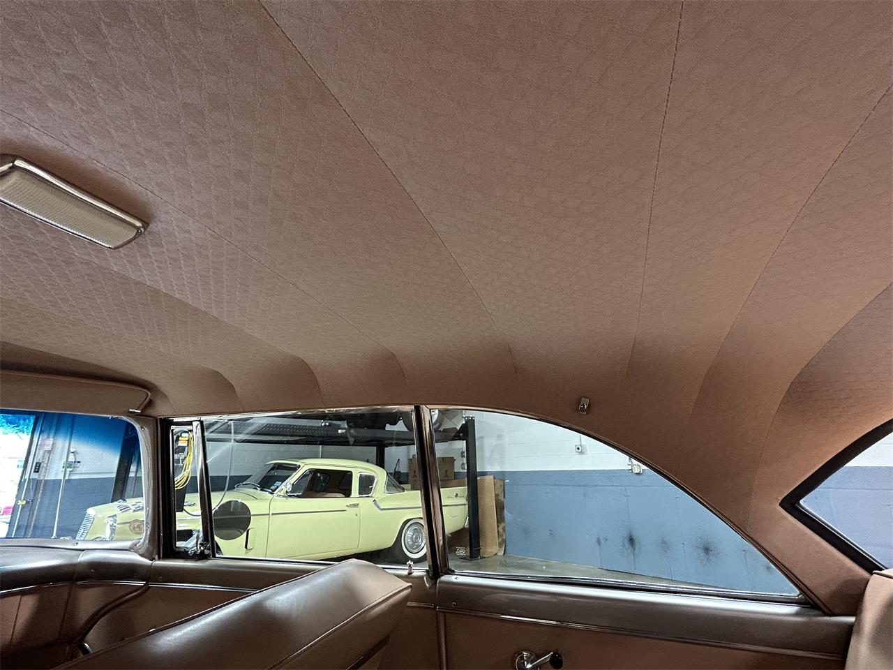 Ford-Fairlane-victoria-1955-CopperWhite-Bucksin-45