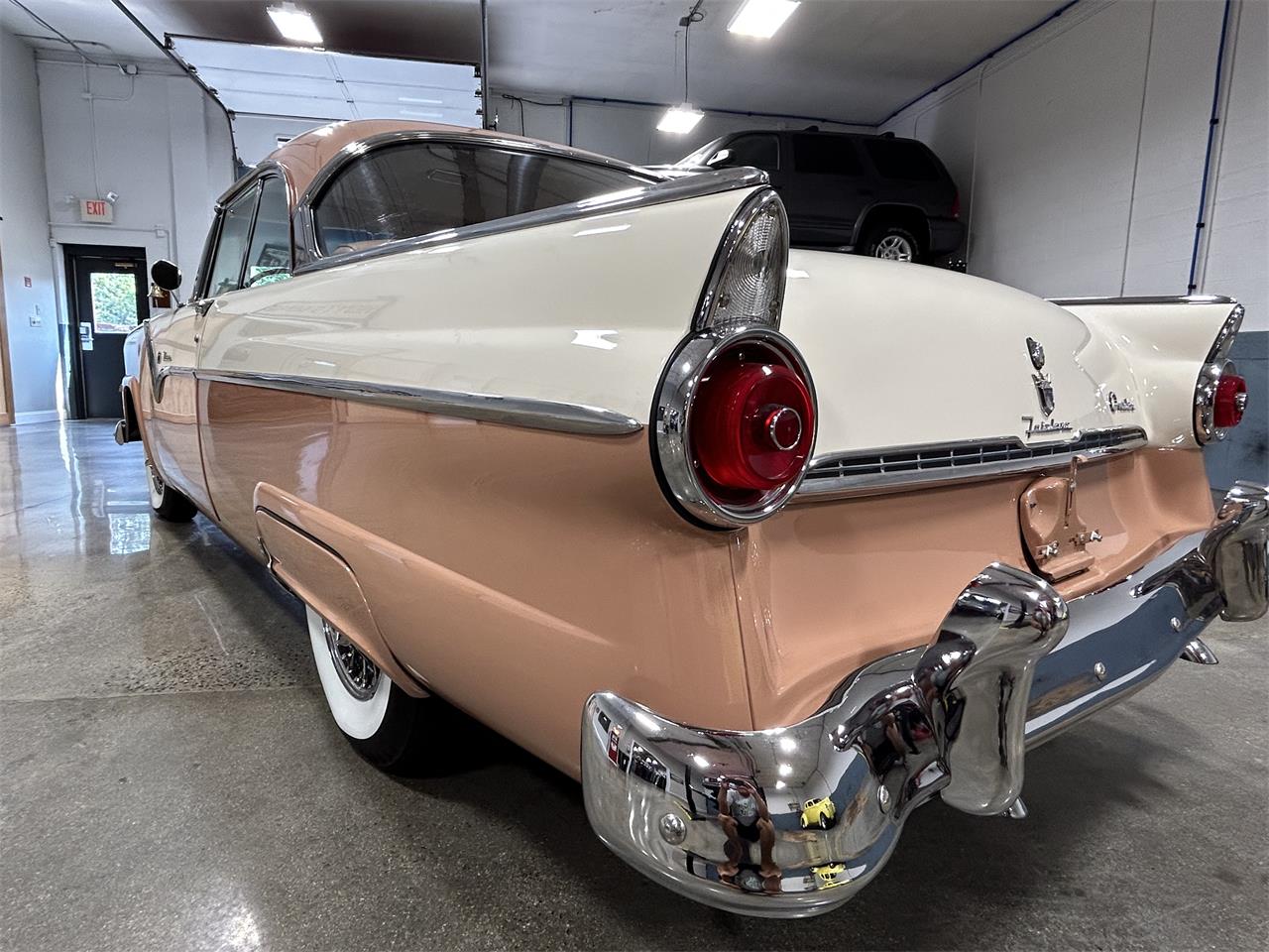 Ford-Fairlane-victoria-1955-CopperWhite-Bucksin-58