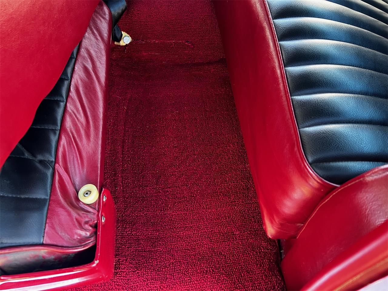 Ford-Fairlane-victoria-1956-Red-and-Black-Red-and-Black-46
