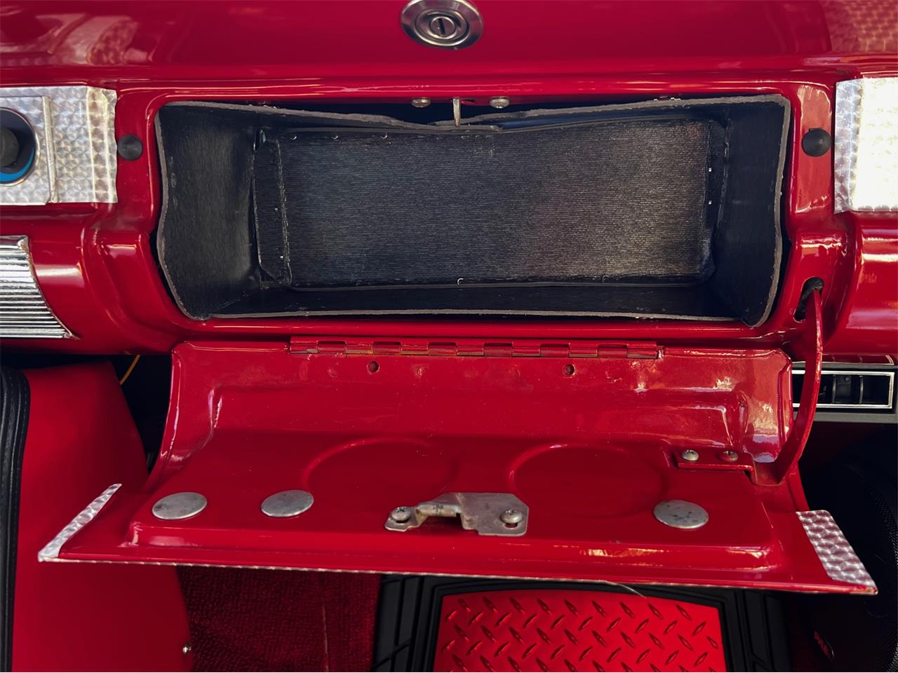 Ford-Fairlane-victoria-1956-Red-and-Black-Red-and-Black-63