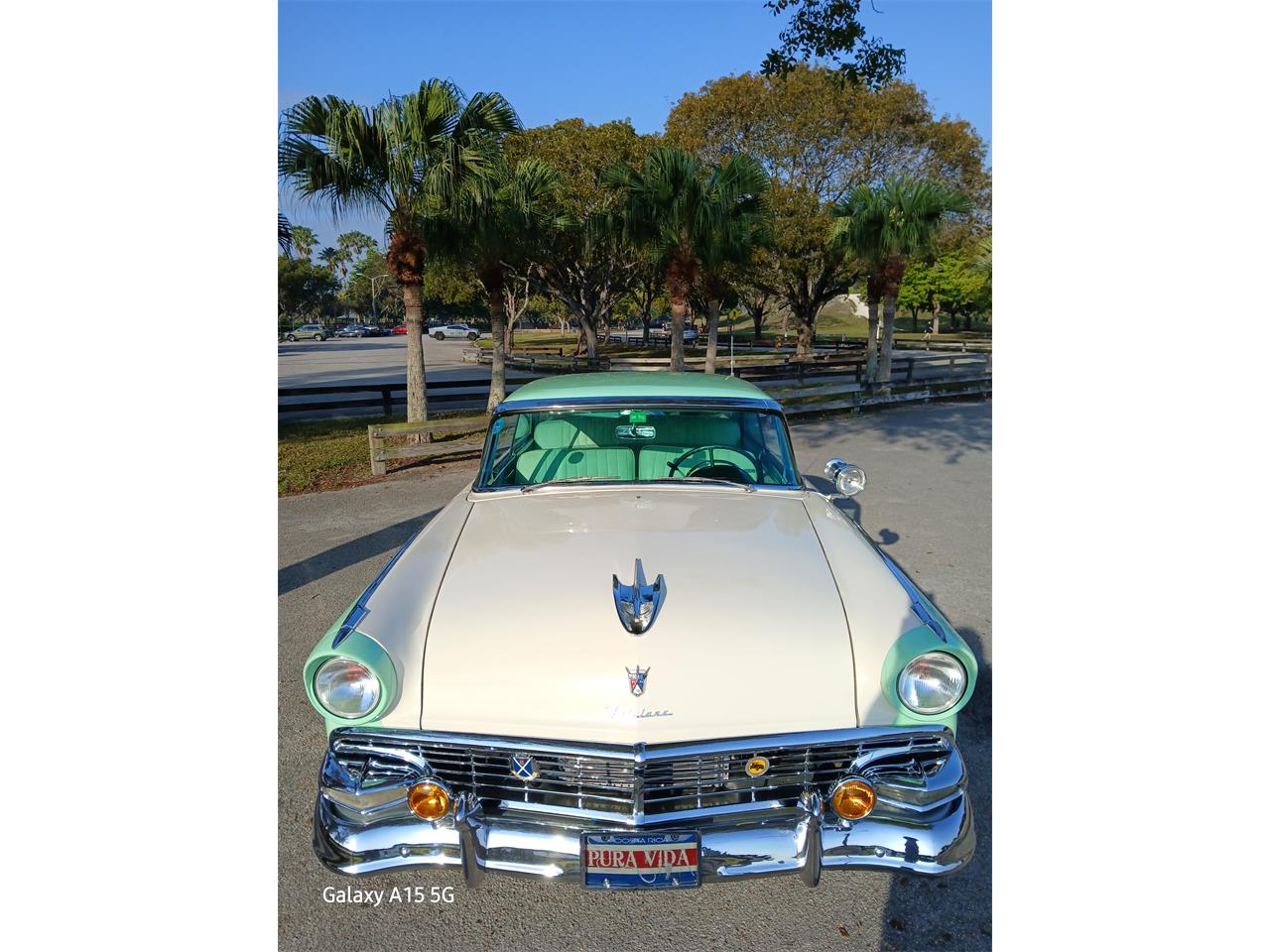 Ford-Fairlane-victoria-1956-Two-tone-Green-10