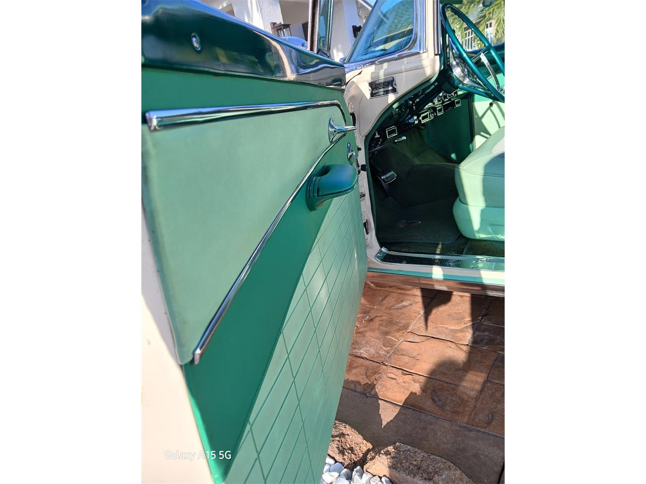 Ford-Fairlane-victoria-1956-Two-tone-Green-15
