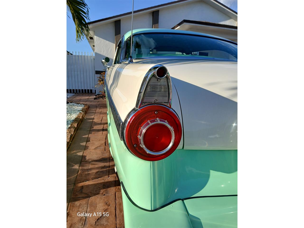 Ford-Fairlane-victoria-1956-Two-tone-Green-2