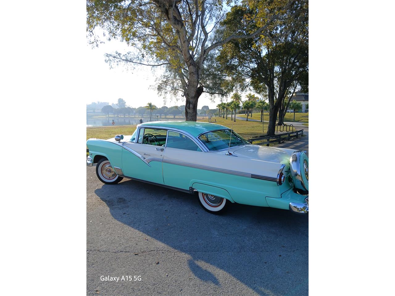 Ford-Fairlane-victoria-1956-Two-tone-Green-5