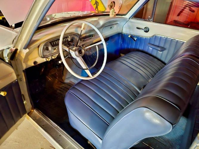 Ford-Falcon-1960-White-3